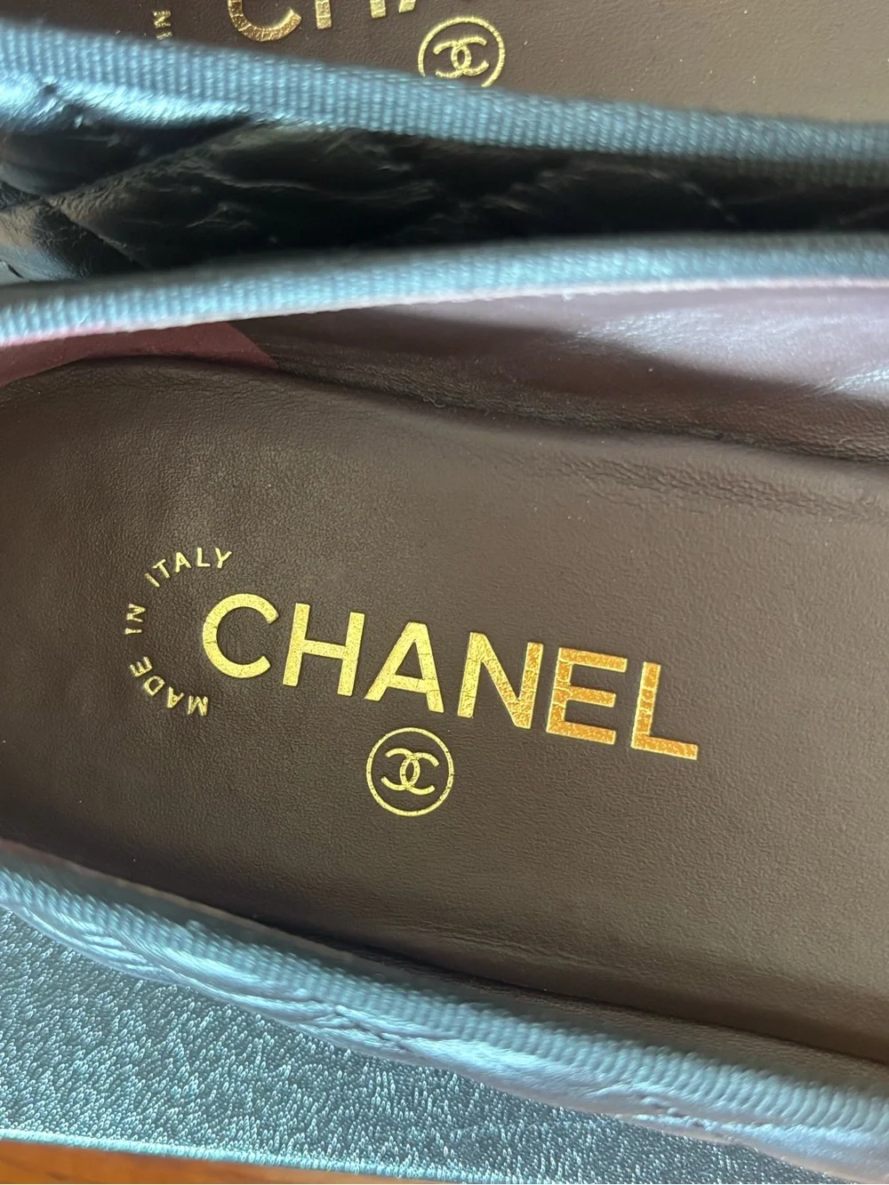 CHANEL Black Quilted Leather CC Logo Ballet Flats size 42